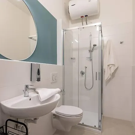 Mia - With Private Bath Center01 * Больцано