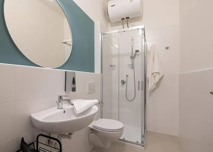 Mia - With Private Bath Center01 * Bolzano